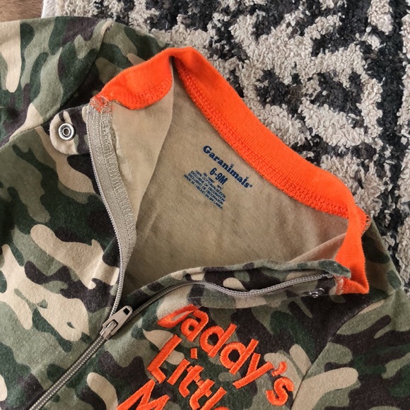 Bundle of 6 month zip onesies - Picture 5 of 12